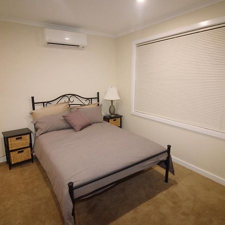 Silver House - Melbourne Airport Accommodation - 7 Minutes From Melbourne Airport Buitenkant foto