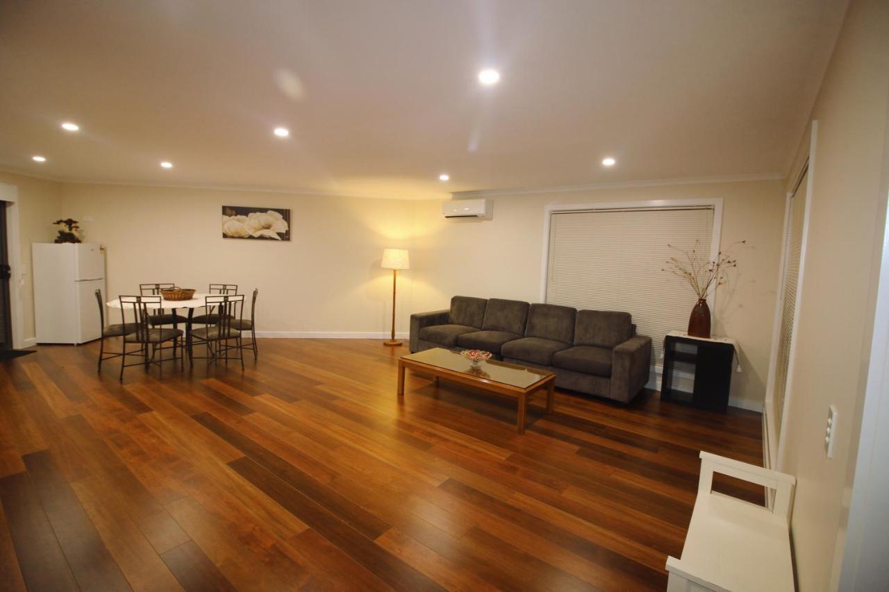 Silver House - Melbourne Airport Accommodation - 7 Minutes From Melbourne Airport Buitenkant foto