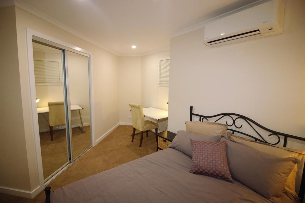 Silver House - Melbourne Airport Accommodation - 7 Minutes From Melbourne Airport Buitenkant foto